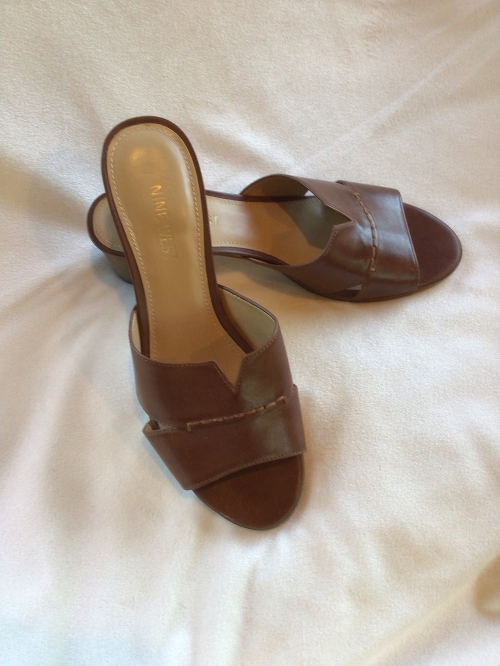 Nine West Brown Leather Slide Sandals
SZ 8 Like New